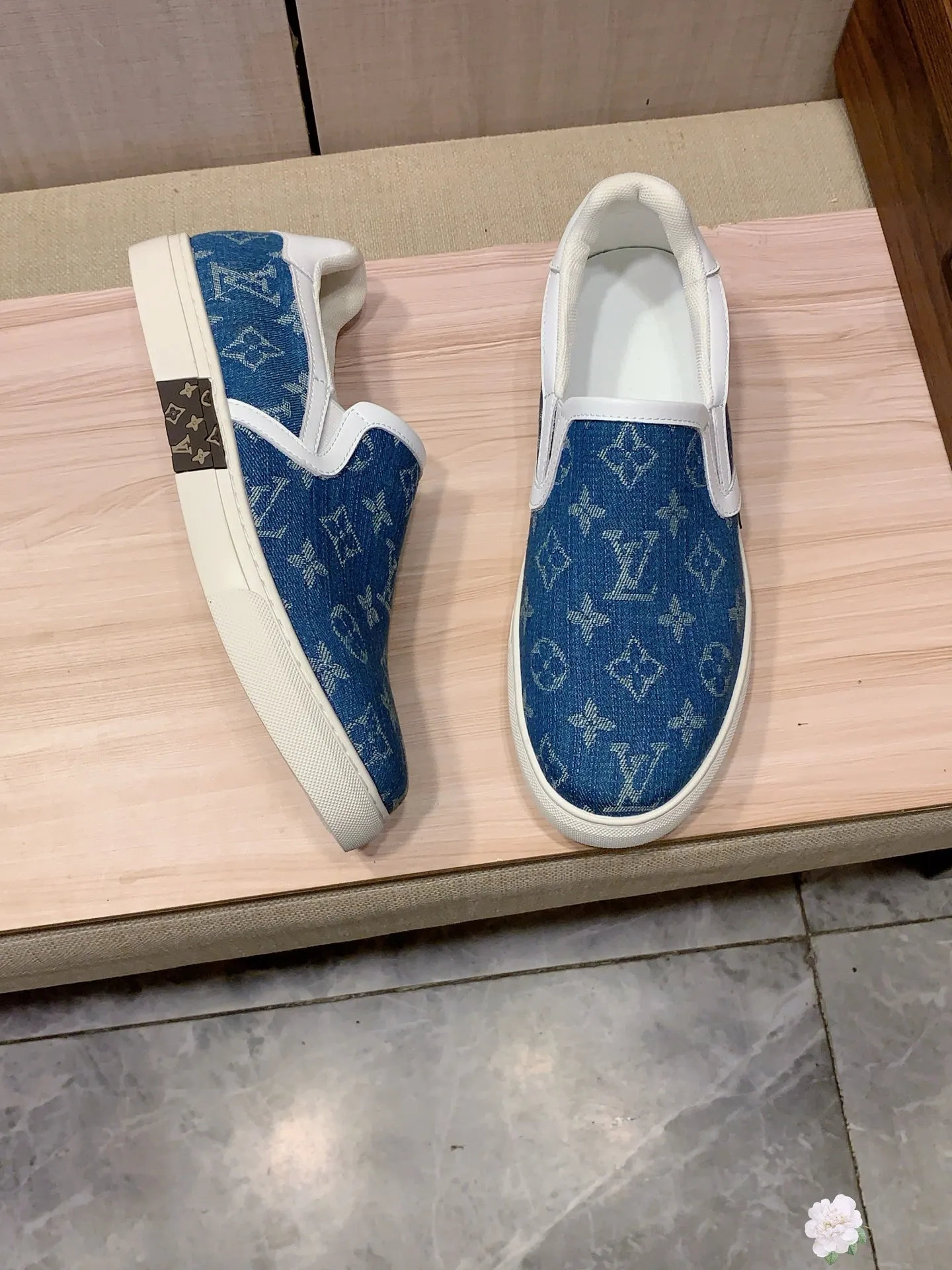 Men's men's shoes 💰400💰💰🎩🎩 [Lightning] [Lightning] "LV*" The latest • popular casual shoes, top brands [Seduce] luxury ~ purchasing agency, top ~ quality. [Strong] The upper is made of imported breathable cowhide with fabric material ➕ Breathable sheepskin feet (•) and fine workmanship. The original stylish and stylish soft rubber wear-resistant and non-slip outsole is light and comfortable on the feet. The real thing looks better when photographed in person. Code 111: Code: 38-44, 2️⃣colors selected